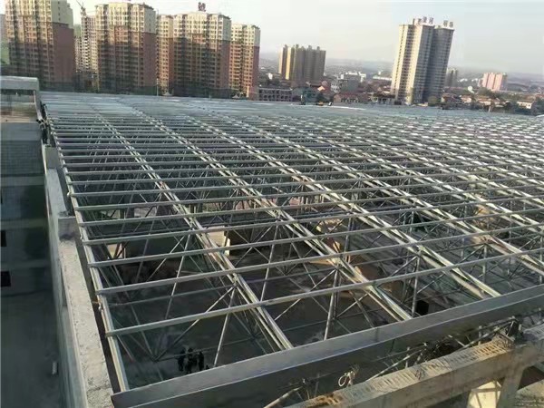 鋼結(jié)構(gòu)網(wǎng)架施工隊(duì)伍